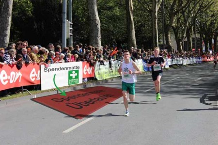 Osterlauf-Spendenmatte-German-Doctors_Foto Presseagentur FOREWARD!