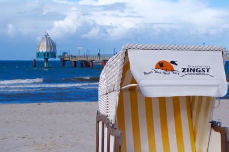 Strand mit Seebruecke Zingst