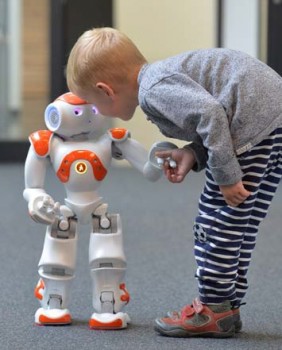 Roboter sollen eingewanderten Kindern helfen, Deutsch zu lernen