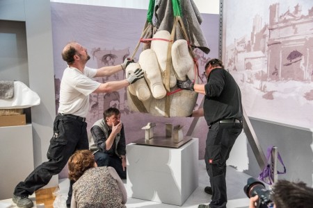 Die Ankunft der Hand Konstantins am 23. Maerz 2017 zur der Wunder Roms Ausstellung im Dioezesanmuseum Paderborn