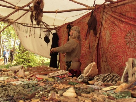 Gaukler, Spiel- und Handwerksleute beim „Mittelalterlichen Treiben“ auf der Iburg in Bad Driburg