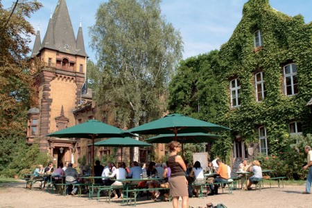 Das malerische Gut Heimendahl – Haus Brockdorf in Kemp-en war Austragungsort der Auftaktveranstaltung des neuen Projektes zum nachhaltigen Tourismus im Kreis Viersen. Foto: Niederrhein Tourismus/Agentur Berns / Abdruck honorarfrei