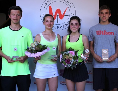  (U18 Finalisten): Die U18-Konkurrenz bei den Westfälischen Tenmnis-Jugendmeisterschaften bestimmten (von links): die Westfalenmeister Marcel Zielinski (Parkhaus Wanne-Eickel) und Jana Hecking (THC im VfL Bochum) sowie die Endspielteilnehmer Jaqueline Wagner (TC Neheim-Hüsten) und Fynn Künkler (SuS Bielefeld). © Simone Zettier (WTV)