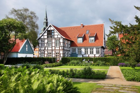 Für den Wiederaufbau des Drostenhauses, wobei der gesamte Ensemble-Charakter und die Gartenanlage überzeugten, erhielt das Rietberger Ehepaar Andrea und Heiner Kühlmann im Jahre 2012 den Christian-Heyden-Preis.