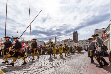 Schlachtdarstellung vor dem Rathaus in Wismar, Foto: TZ Wismar/A. Rudolph