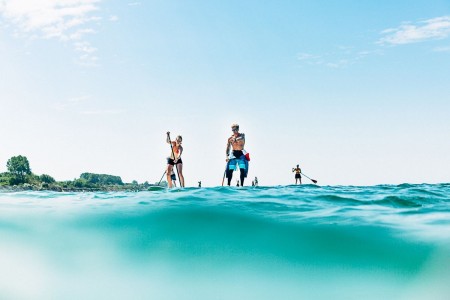 Stand-up-Paddeln ist eine der sportlichen Aktivitäten auf dem Seaborn. Foto: Supremesurf