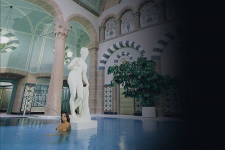 Ein Badetempel mit Sauna und Wellness-Welt, der den Alltag vergessen lässt.