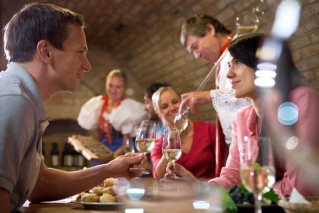 Der Martinswein fließt in Tschechien am 11.11.. Foto: CzechTourism/David Marvan