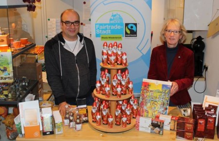  Die Steuerungsgruppe Fairtrade-Stadt empfiehlt, zu Weihnachten fair gehandelte Schokolade zu kaufen.