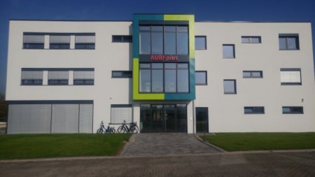 Das moderne Bürogebäude steht im Gewerbepark Am Wiehen im Ortsteil Tengern (Foto: AUBI- plus GmbH)