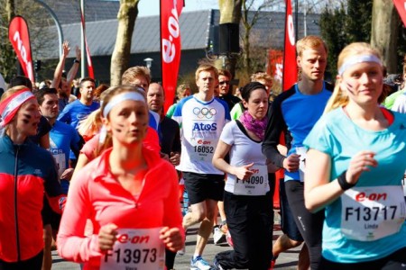 Ob Manager oder Azubi - beim IKK classic Firmencup des Paderborner Osterlaufs ist Mannschaftsgeist gefragt. Foto: Braun Media
