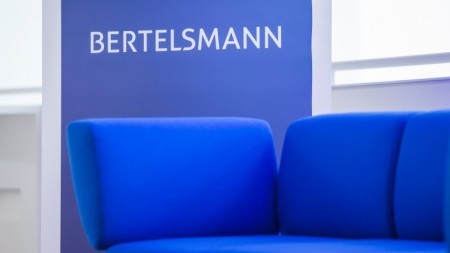 Bertelsmann präsentiert „Das Blaue Sofa Gütersloh“ mit Dominique Horwitz