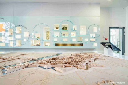 Schaufenster zur Stadtgeschichte mit dem Mindener Stadtmodell. © Mindener Museum