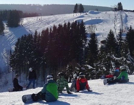 Unbeständiges Wetter bestimmt die Lage in den Skigebieten in der Märzmitte. Foto: "Wintersport-Arena Sauerland"
