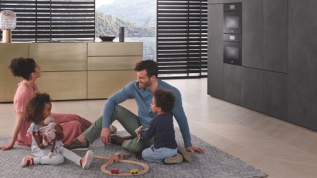 Alexa lernt laufend mehr über Miele-Hausgeräte, das Kochen und Wäschewaschen.Foto: Miele