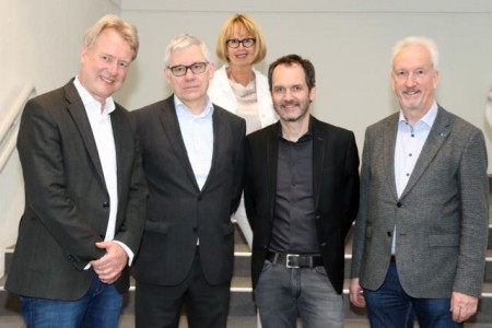 Die stimmberechtigten Mitglieder des Gestaltungsbeirats (v.l.) - Kai Brüchner-Hüttemann, Vorsitzender Walter Hauer, stellvertretende Vorsitzende Susanne Crayen, Prof. André Habermann sowie Reinhard Drees.