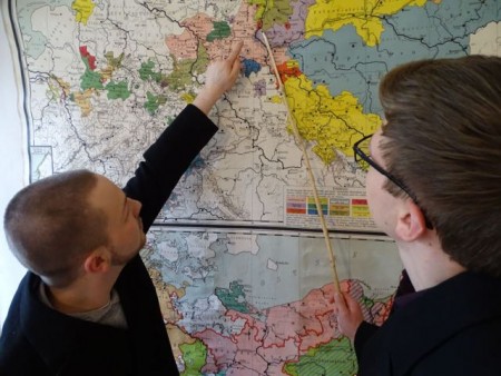 Schüler in der Europastunde der Museumsschule Hiddenhausen. Foto: Museumsverein Hiddenhausen