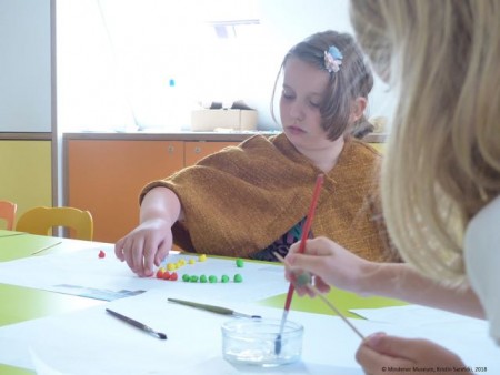 Schmuck nach bronzezeitlichen Mustern kreieren (©Mindener Museum)