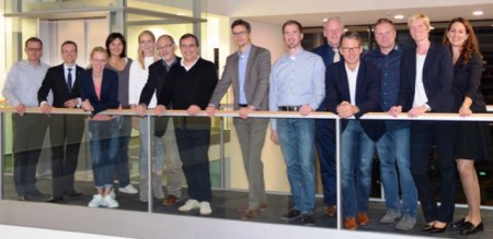 Erfahrungsaustausch: Christian Horlitz (v.l.), Julian Krüger, Teresa Schmidt, Anke Zillmann, Anna Bentfeld, Rudolf Wieneke, Frank van Koten, Sascha Lorenz, Sebastian Brocke, Philipp Frahmke, Michael Wippermann, Thomas Sprehe, Lena Hartmann, Anja haben sich noch enger vernetzt. Foto: Wirtschaftsjunioren PB+HX