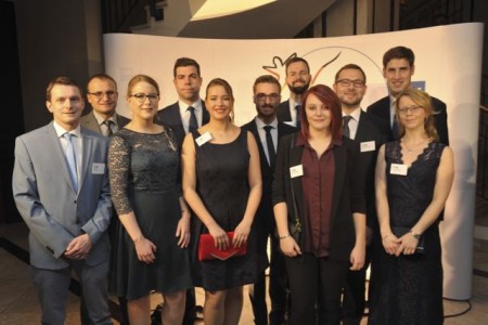 IHK-Referent Björn Kelle (links) begleitete die erfolgreichen Auszubildenden aus der Region bei ihrer Auszeichnung in Berlin. (Foto: DIHK / Jens Schicke)