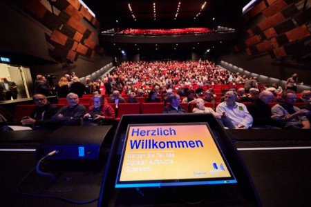 Voll besetzt: Die Auftaktveranstaltung zum Digitalen Aufbruch im Theater Gütersloh stieß auf große Resonanz