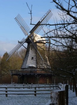 Bei den Winterspaziergängen durch das LWL-Freilichtmuseum Detmold kann man neue Eindrücke gewinnen und fotografisch festhalten. Foto: LWL/Jelinski