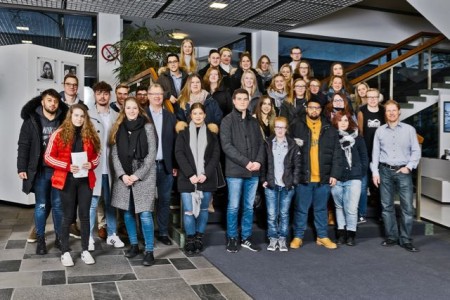 34 junge Menschen aus insgesamt 15 verschiedenen Bertelsmann-Unternehmen kamen Anfang dieser Woche in Gütersloh zusammen. Copyright: © Bertelsmann, Fotograf Steffen Krinke