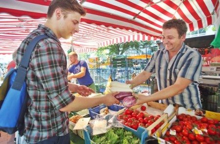 Der Bielefelder Abendmarkt startet wieder am 4. April 2019 Foto: Bielefeld Marketing/Sarah Jonek