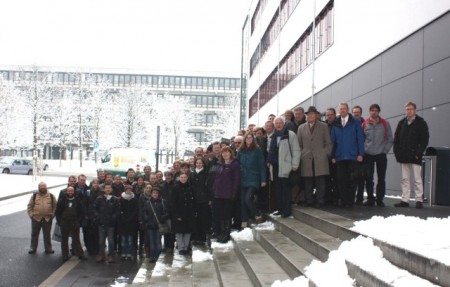 (Universität Paderborn): Teilnehmerinnen und Teilnehmer der vorangegangenen Arbeitstagung Flüssigkristalle 2013.