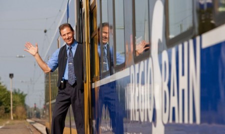 Ein echter Profi mit dem Herz am rechten Fleck: Heute bekommt Kundenbetreuer Ronald Kwapinski von der NordWestBahn die Auszeichnung „Eisenbahner mit Herz“ in Bronze verliehen. Foto: NordWestBahn/Holger Jacoby 