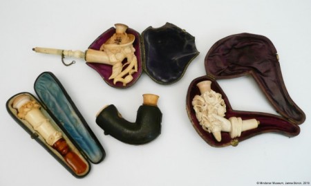 Meerschaumpfeifen & Zigarrenhalter aus Meerschaum aus der Sammlung des Mindener Museums Foto: Mindener Museum