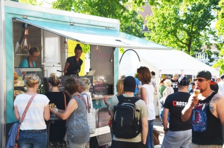 Der Schlemmer Abendmarkt lädt alle Feinschmecker ein. Foto: L. Tischer