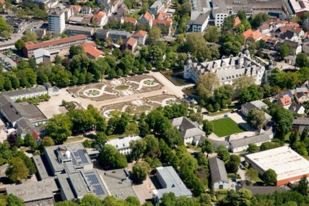  Luftaufnahme Schloß Neuhaus und Barockgarten, Foto: Gerd Vieler