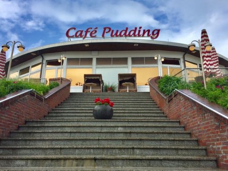 Auf Wangerooge kann man nicht nur um den Pudding gehen: Nach dem typischen Inselspaziergang Spaziergang lässt es sich auch im Pudding gut aushalten.
