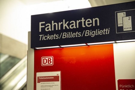 NRW-Ticket für 46.600 Azubis in Ostwestfalen-Lippe soll billiger werden