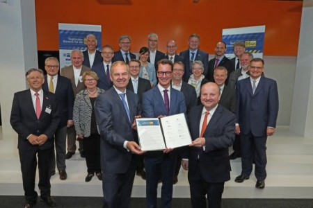 Allianz von IHKs, HWKs, DGB, Verbänden und Initiativen übergibt Memorandum an NRW-Verkehrsminister Wüst .Foto:IHK (Kaup)