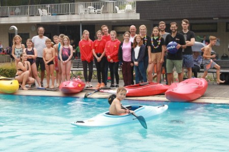 Schüler in Büren läuten bei verkürzter Party den Ferienbeginn ein. Foto: Stadt Büren