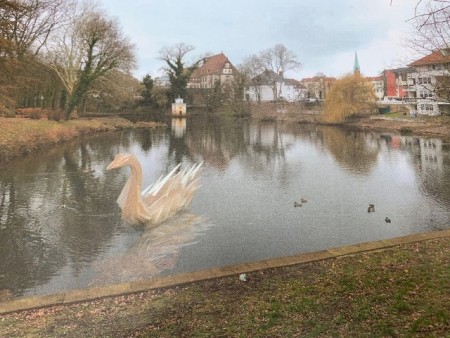 Skulptur Schwan von Künstler Hartwig Reinboth, Foto: Minden Marketing GmbH