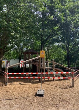 Sperrung_Eichenprozessionsspinner0719