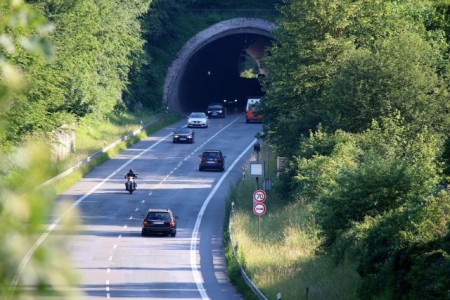 Wird saniert: Die Tunnelstraße in Oerlinghausen wird für mehrere Wochen gesperrt. (© Thomas Dohna)