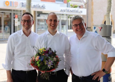 Der neue Flora-Geschäftsführer, Sebastian Siefert (Mitte), wurde von Bürgermeister Theo Mettenborg und dem Aufsichtsratsvorsitzenden Uwe Henkenjohann willkommen geheißen.