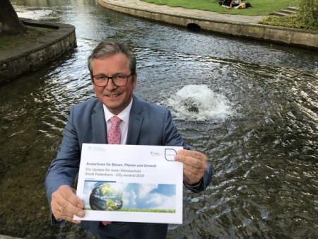 Bürgermeister Michael Dreier schlug jetzt vor, dass die Paderborner Stadtverwaltung bis 2035 das Ziel der Kohlendioxid-Neutralität erreichen möchte. Foto: Stadt Paderborn /Jens Reinhardt 
