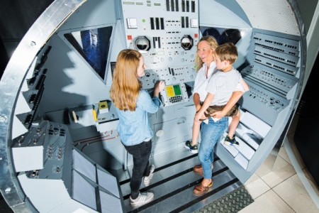 Im Oktober stehen weiterhin Raumfahrt und Weltall im Mittelpunkt. Foto: HNF