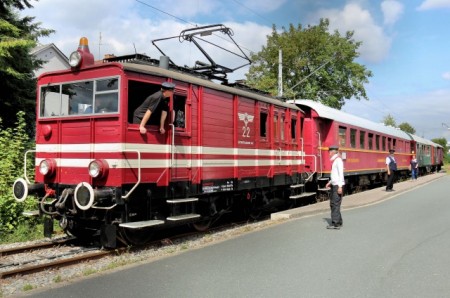 Abfahrt am Teddybär-Fahrtag in Bösingfeld - Der Historische Heckeneilzug der Landeseisenbahn Lippe startet am 6. Oktober um 10:00, 12:30 und 15:00 Uhr am Bahnsteig. Foto: Michael Rehfeld