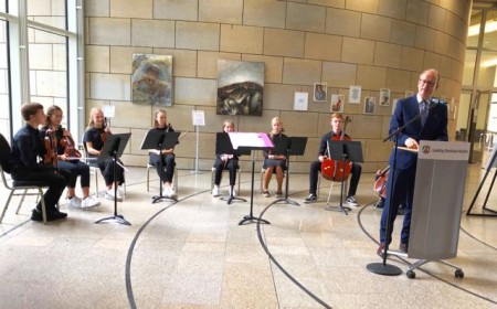 Die Streicher des AHF-Gymnasiums spielen im NRW-Landtag