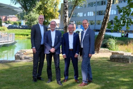 (v.l.n.r.) Rainer Müller, Andreas Jastrzembowski, Dr. Martin Schreer und Martin Uekmann freuen sich über die weitere Zusammenarbeit.