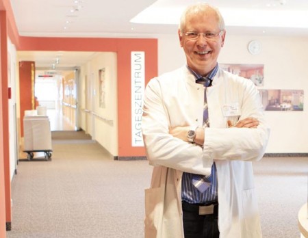 Foto (KHWE): Dr. Volker Knapczik ist 20 Jahre Chefarzt 