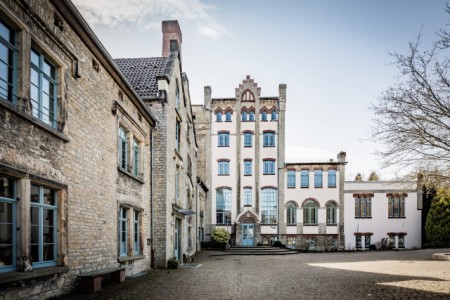 Waldorfschule (Foto: Frank Friedrichs, Detmold): Seit 1990 ist die Freie Waldorfschule Lippe-Detmold e.V. im denkmalgeschützten Gebäude der alten Falkenkrug-Brauerei beheimatet.
