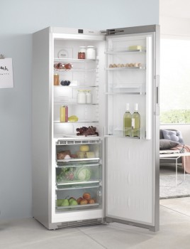 Das Innere von Kühlschränken sollte regelmäßig mit sanften Mitteln gereinigt werden. Foto: Miele