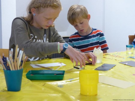 Kinder gestalten Gläser